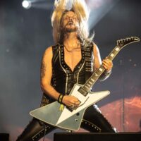 Richie Faulkner en concierto con Judas Priest en Rock Imperium Festival 2024